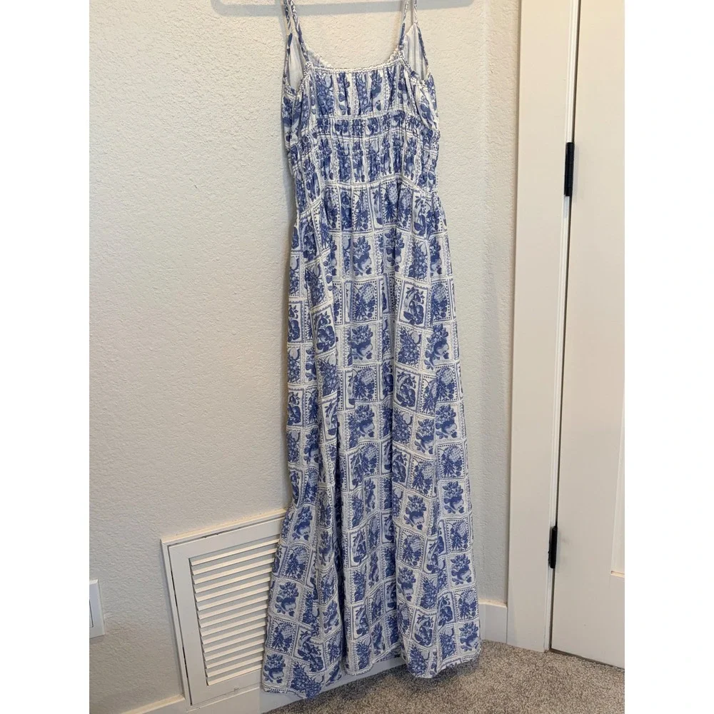 Abercrombie & Fitch Blue White Tile Print Smocked Maxi Dress Small